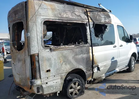 2021 Mercedes-Benz Sprinter 2500 Standard Roof V6 z USA, uszkodzony, nr VIN W1X4EBVY0MP419587